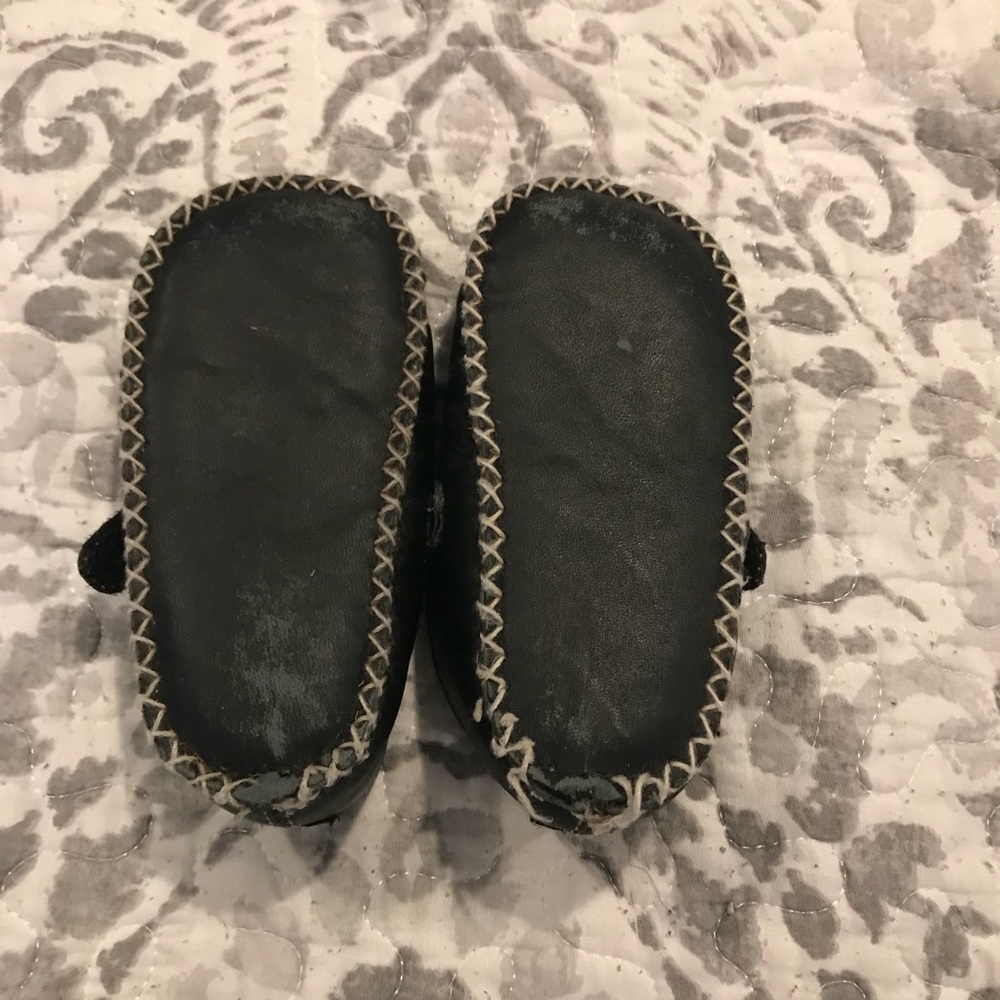 Infant uggs - Picture 2 of 3